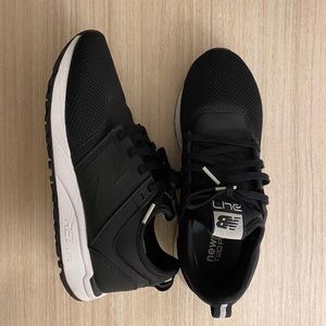 Women’s Black 6.5 New Balances